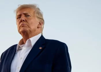 Donald Trump enfrenta acusaciones por ocultar documentos clasificados y desafía al sistema de justicia